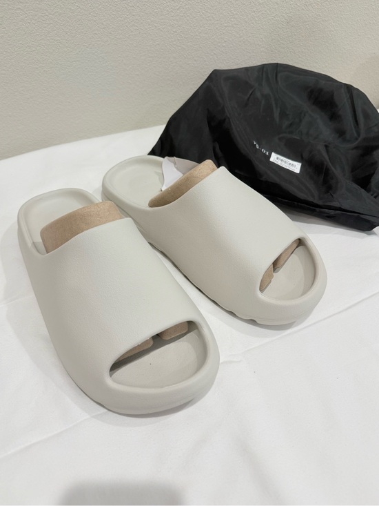 Yeezy Other - Yeezy Slide Sandals in Off-White/Cream